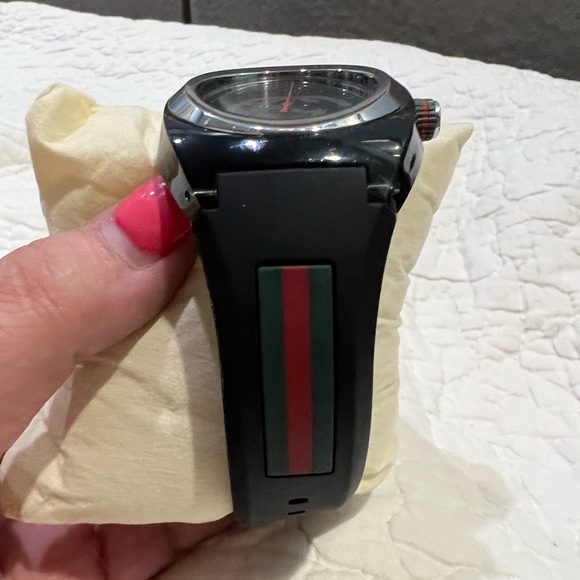 Gucci Unisex Sync Rubber Strap Sport Watch - Picture 7 of 9